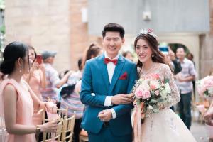ชุดเจ้าสาวและชุดเจ้าบ่าว ชุดสากล เช่าที่แบมบี้ เวดดิ้ง ห้วยขวาง